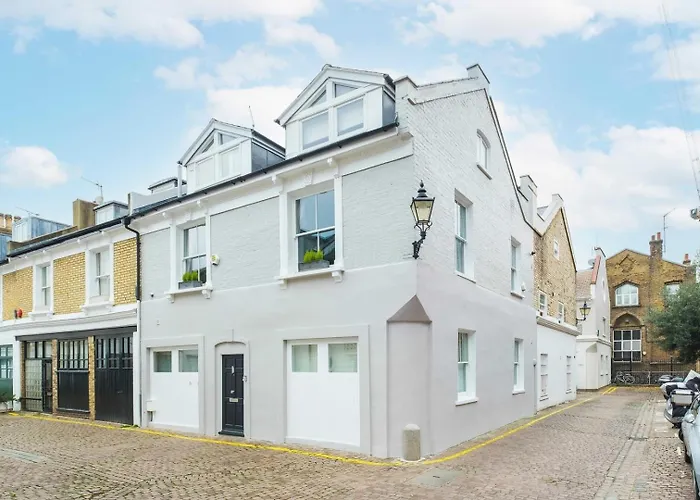 New Stunning 5Bd Mews House